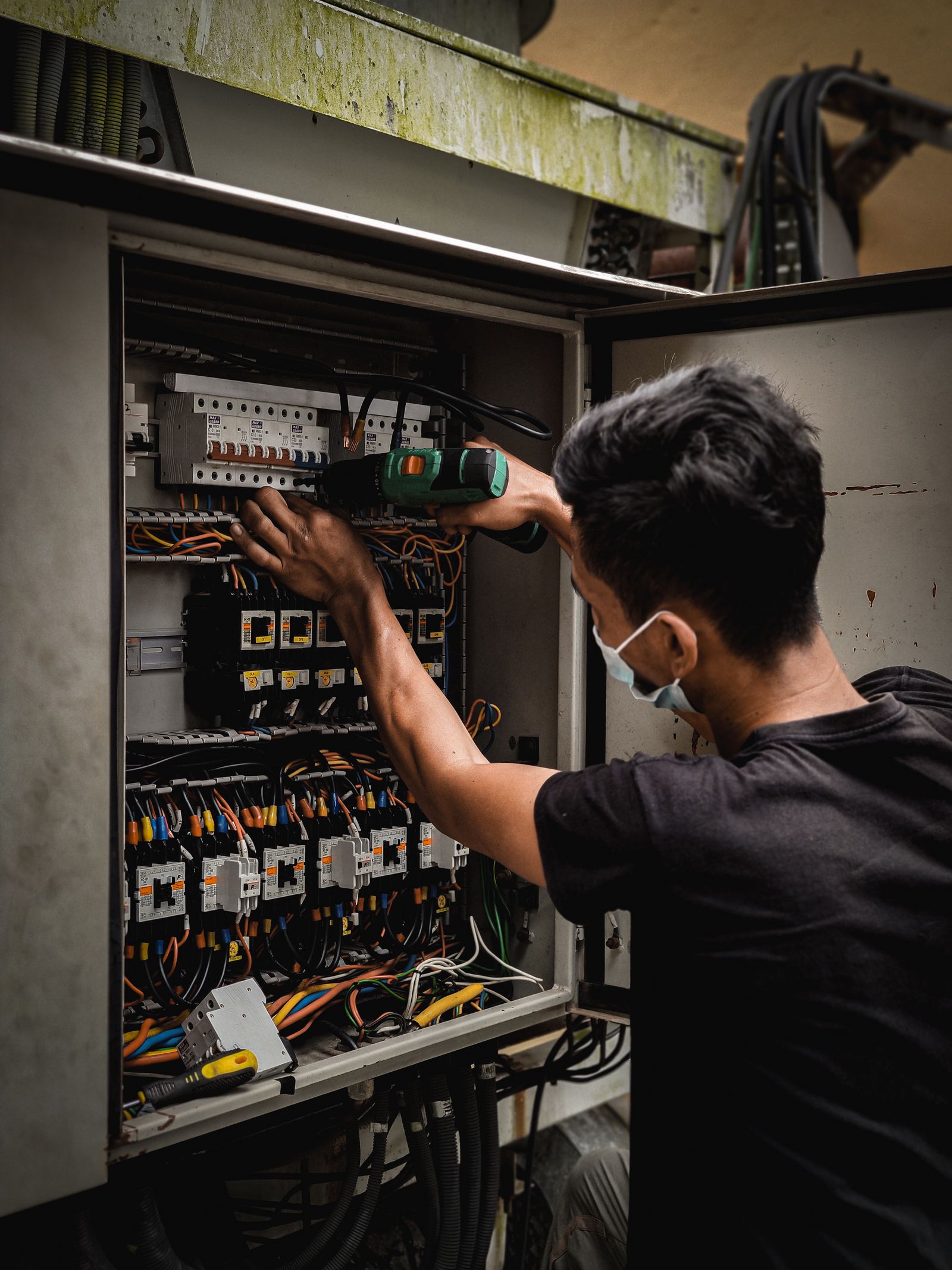 Installation filaire PoE avec enregistreur en local technique