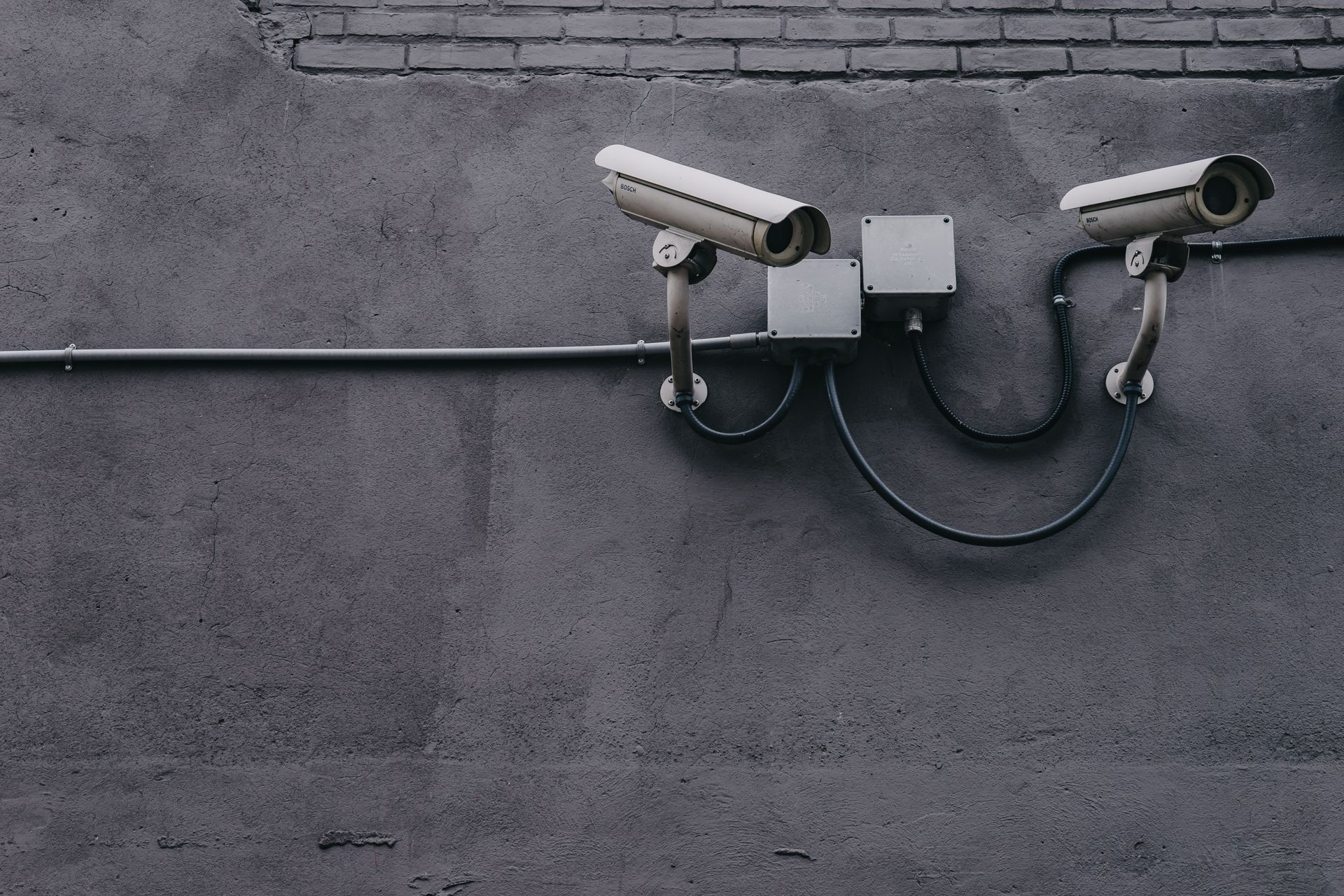 Caméra PoE, Wi-Fi ou 4G : laquelle choisir pour votre site ?